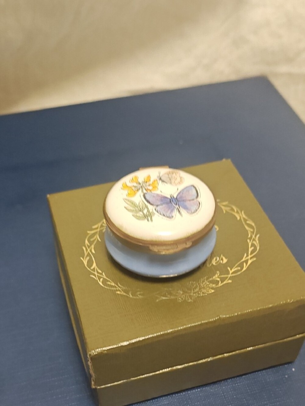 Vintage Crummles & Co England Ceramic Trinket Box Blue Floral Butterfly Jewelry - Picture 5 of 6